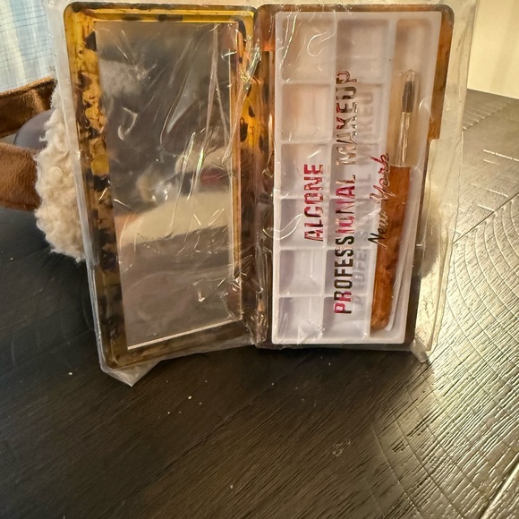 Henri Bendel Vintage makeup dispenser - Picture 8 of 8